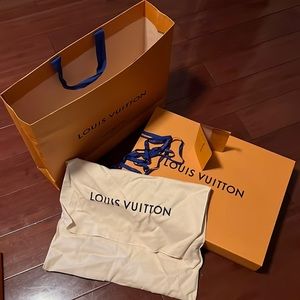 Louis Vuitton gift bag/ box/ dustbag